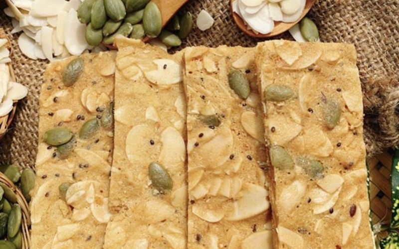 Làm bánh quy cùng hạt bí xanh