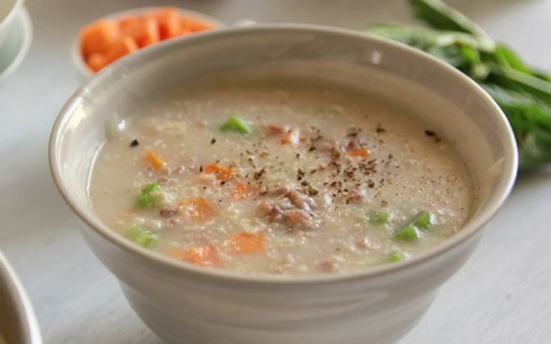 Nấu cháo yến mạch cho bé 