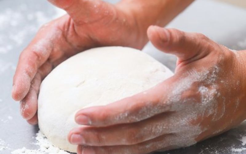 Nhào bột và tạo hình bánh mì