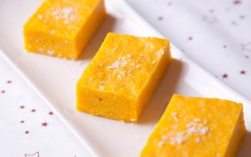 Cách làm bánh trứng sữa hấp với bí đỏ