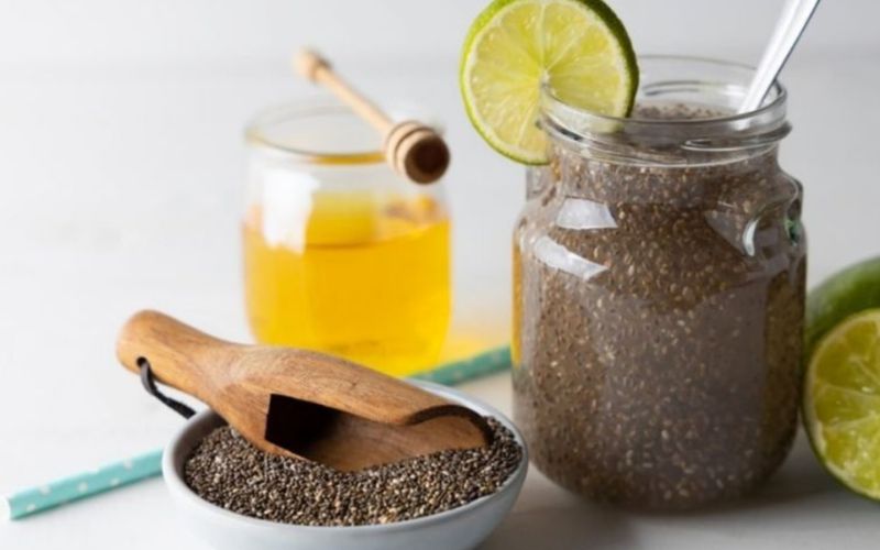 Nước chanh sả mật ong và hạt chia hấp dẫn 