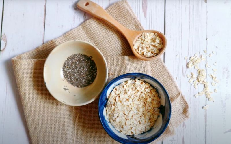 Làm sữa yến mạch hạt chia thơm ngon