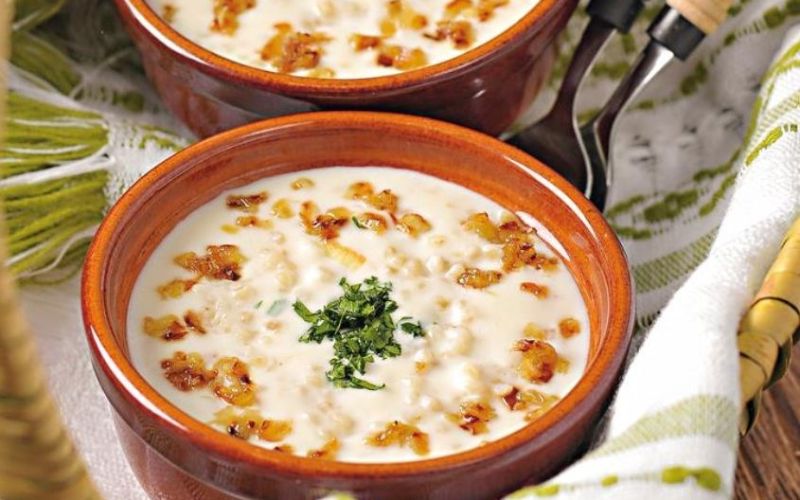 Cháo hạt óc chó cho bé ăn dặm với bí đỏ, thịt bò, yến mạch
