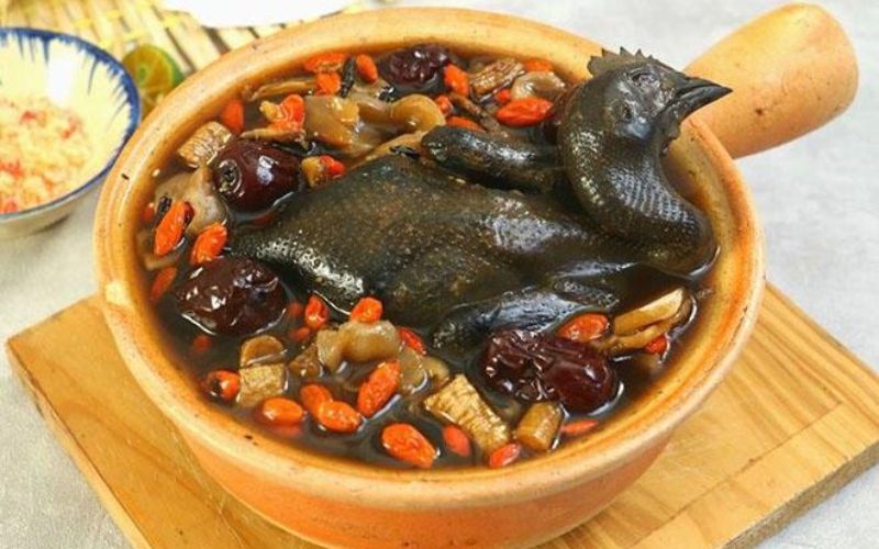 Cháo kỷ tử hầm gà ác