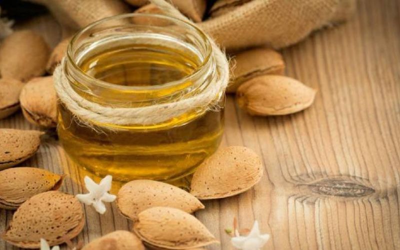 Dầu hạnh nhân được ép từ hạnh nhân tươi