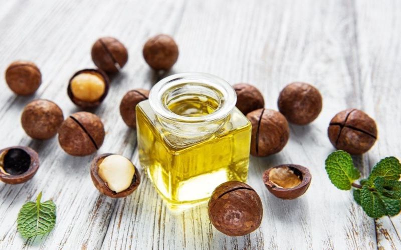 Tinh dầu hạt mắc ca được chế xuất từ hạt macca