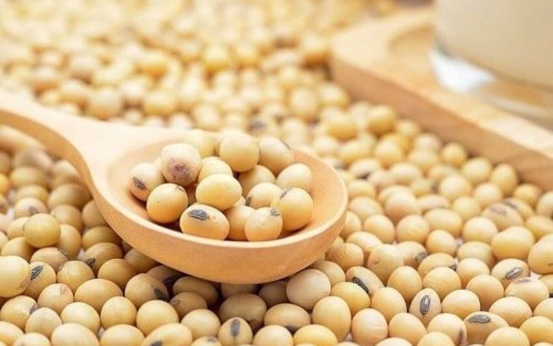 Không ăn trứng và uống sữa đậu nành cùng lúc