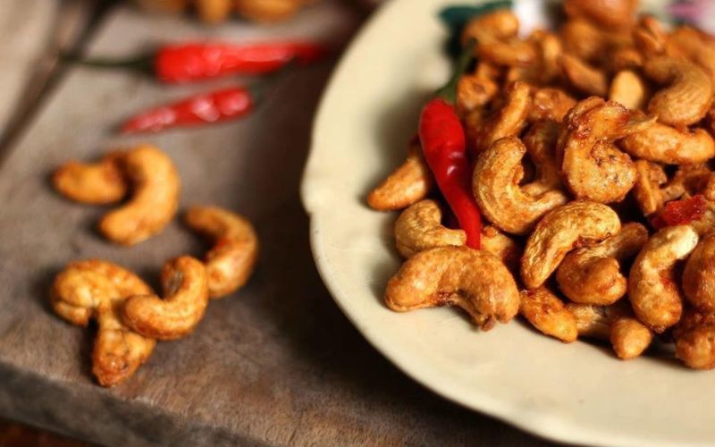 Hạt điều tỏi ớt ngon mê ly