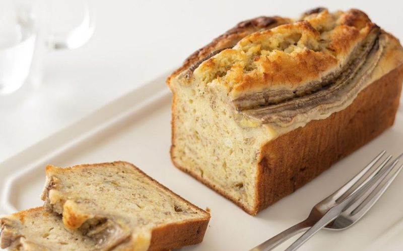 Bánh chuối hạt điều và nho khô