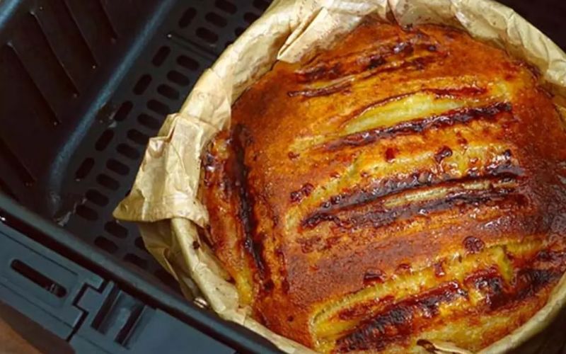 Bánh mì nguyên cám với chuối bằng nồi chiên không dầu