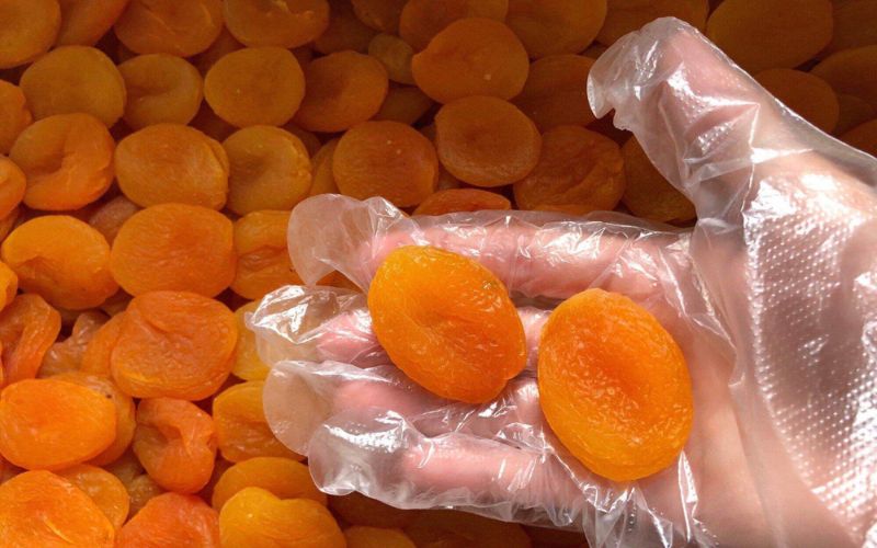 Mua mơ sấy ở những cửa hàng uy tín 