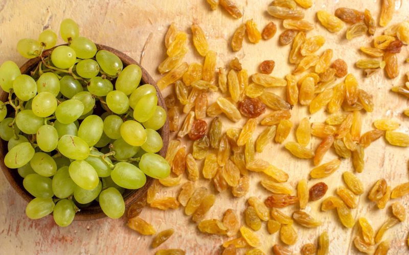 Lựa chọn nho làm nho khô 