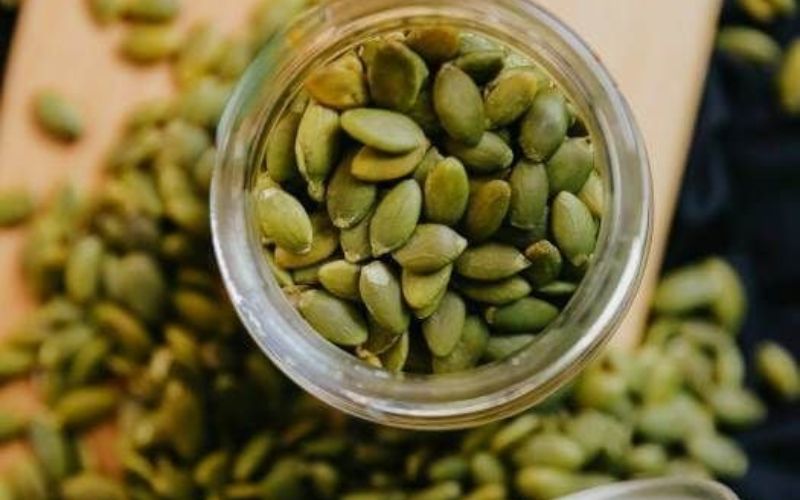 Hạt bí xanh tốt cho phụ nữ sau thời kỳ mãn kinh