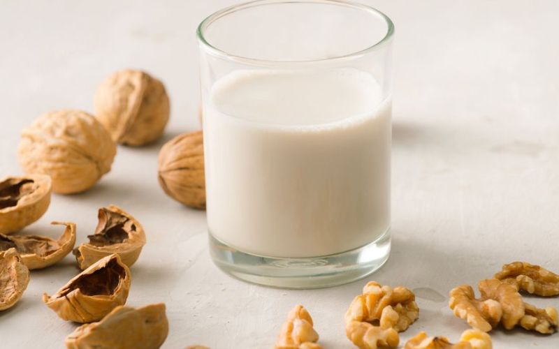 Cách làm sữa hạt điều óc chó cho bà bầu