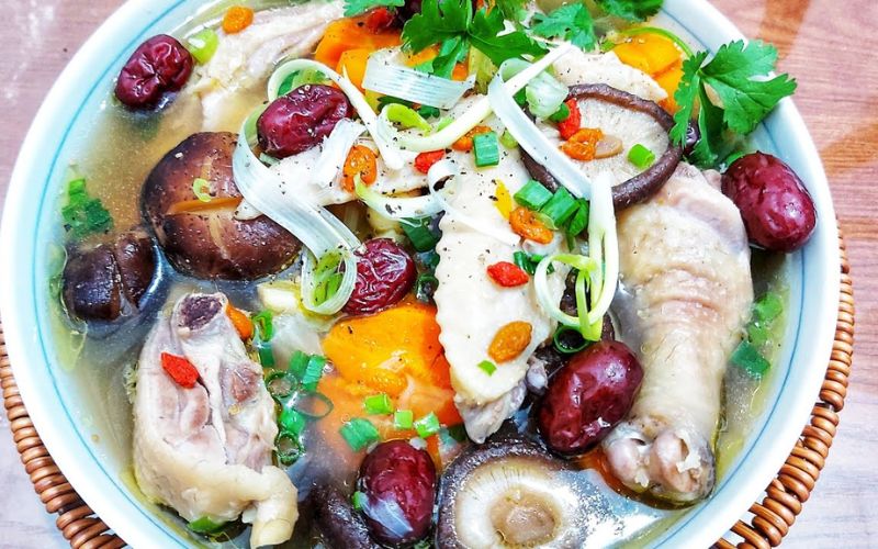 Gà hầm kỷ tử táo đỏ