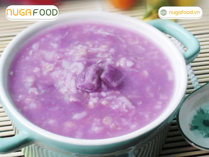 Yến mạch chế biến cùng với khoai lang cung cấp chất xơ dồi dào, tạo vị ngọt tự nhiên