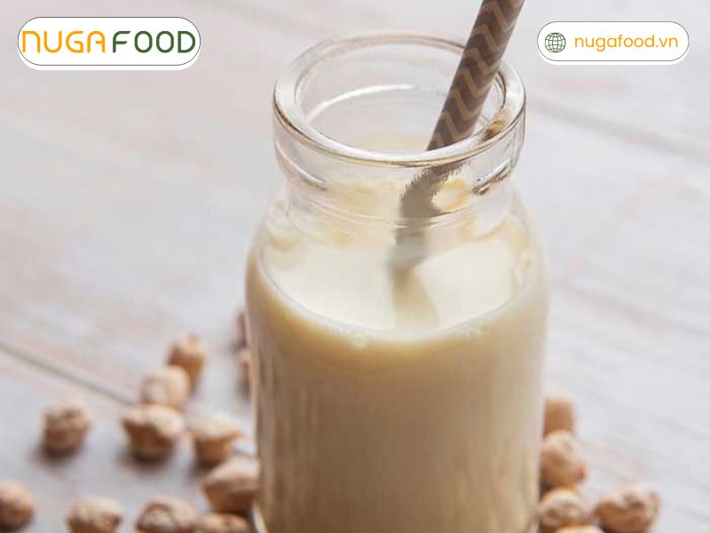 Nhờ vào hàm lượng protein và chất xơ phong phú, sữa đậu gà tốt cho tim mạch, đường ruột, hỗ trợ giảm cân, cải thiện miễn dịch.