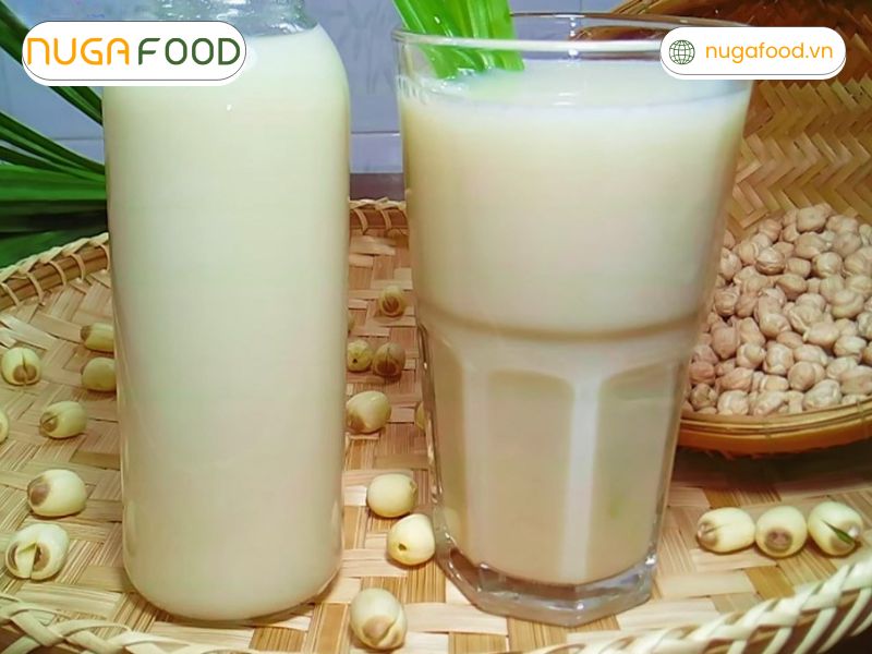 Sữa đậu gà kết hợp với hạt sen có vị thanh mát, dễ ngủ, bổ sung protein, vitamin B