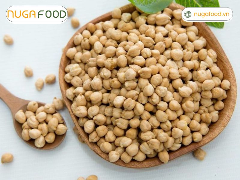 Đậu gà cung cấp vitamin, khoáng chất và các chất đa lượng thiết yếu, giúp trẻ phát triển thể chất, trí não toàn diện